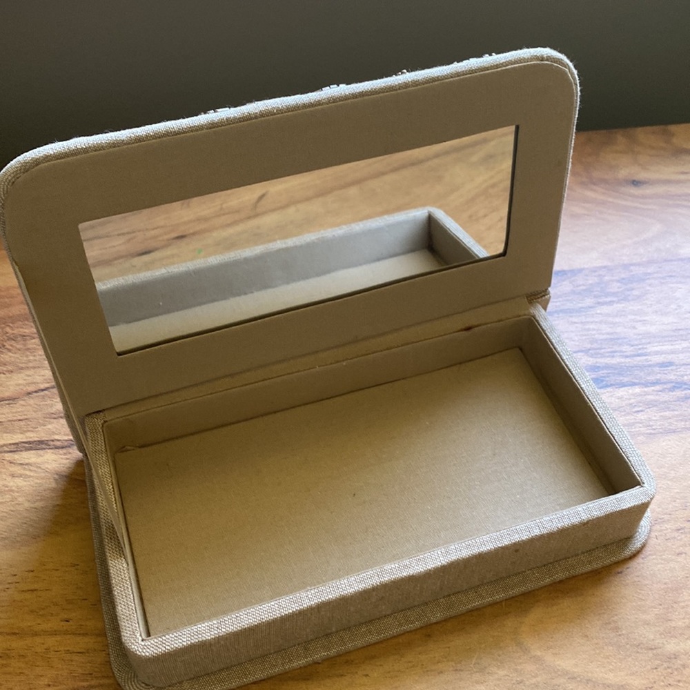 Beautiful Flowery Multi-use box - Picture 2 of 5